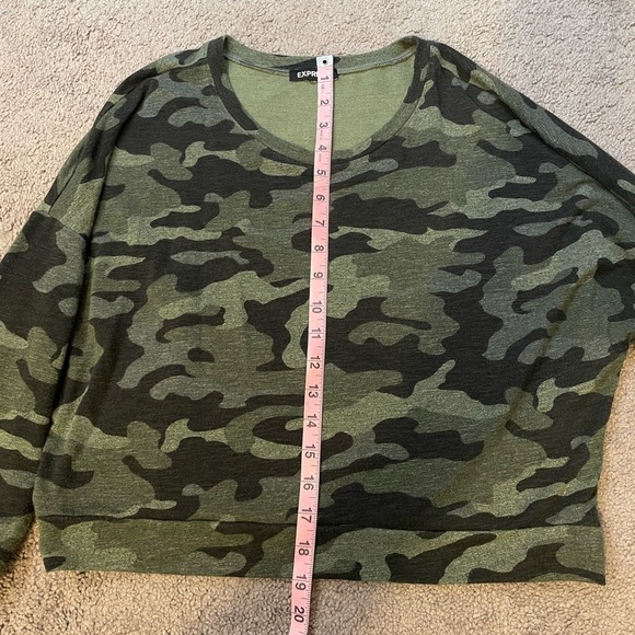 EXPRESS Camo Print Scoop Neck Cropped Long Sleeve Sweater- SEE MEASUREMENTS - Picture 6 of 8